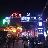 汤用鸡汤做底,最后涮一把蔬菜