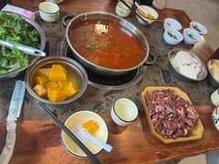 -黄利砖万峰林布依特色酸笋牛肉馆