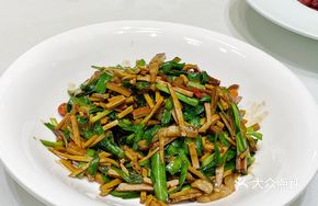 Stir-fried Leek with Two Dried Ingredients