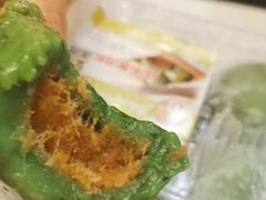 艾叶咸蛋黄肉松青团-王家沙点心店(南京西路总店)