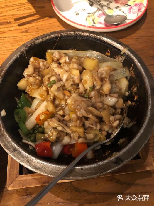 新白鹿餐厅(百联中环店)石锅牛蛙图片