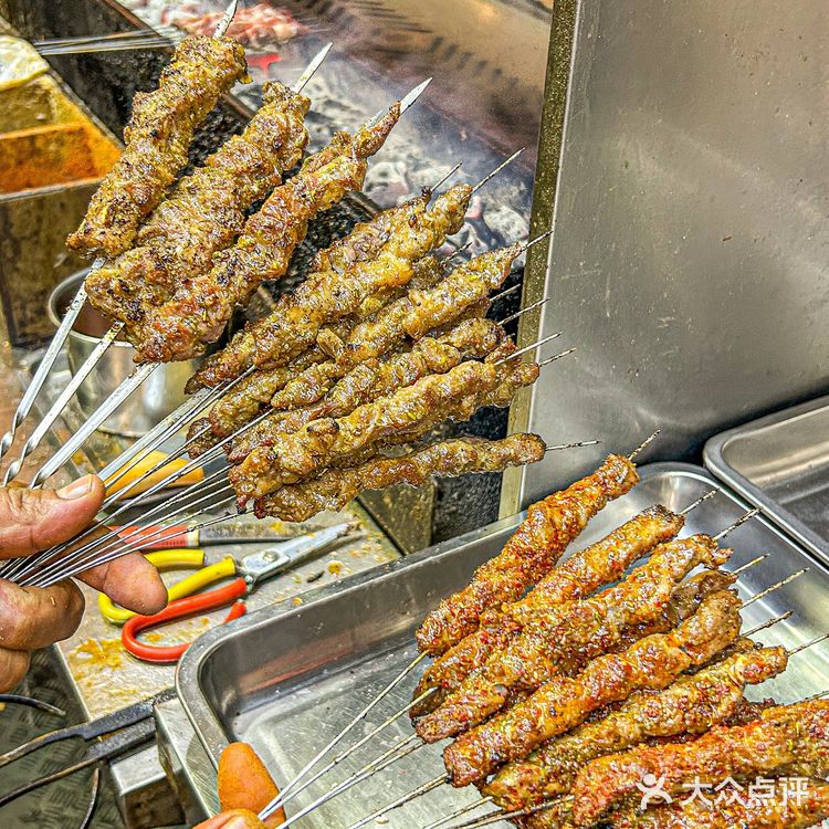 不用去新疆也能吃到正宗的新疆羊肉串！！