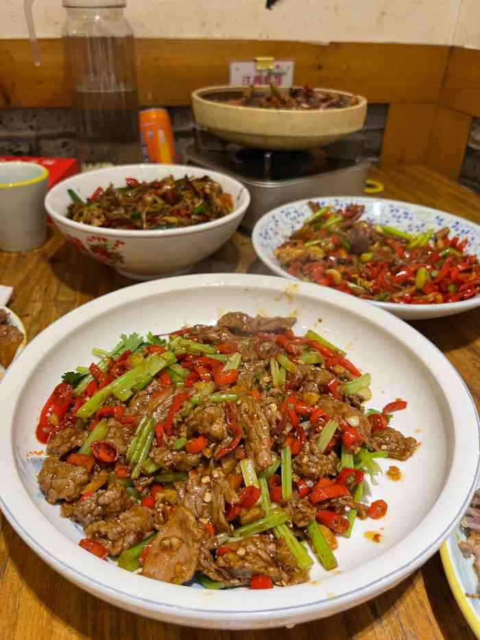 德财旺江西菜馆(贺兰路店)-"菜的味道很棒,米酒很好喝,好多食材都是空