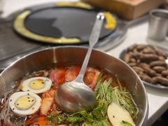 -山野的朋友露营炭火烤肉