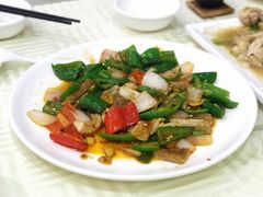 尖椒炒牛肚-巨元河鲜酒楼·清远特色菜名店(英德店)