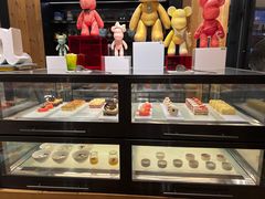 面包甜点陈列柜-松咖啡自助餐厅·松北香格里拉