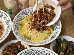 -李与白包子铺(桐梓林店)