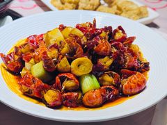 -肥肥虾庄·金牌油焖大虾(汉街SKP店)