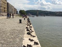 -多瑙河畔鞋履雕塑