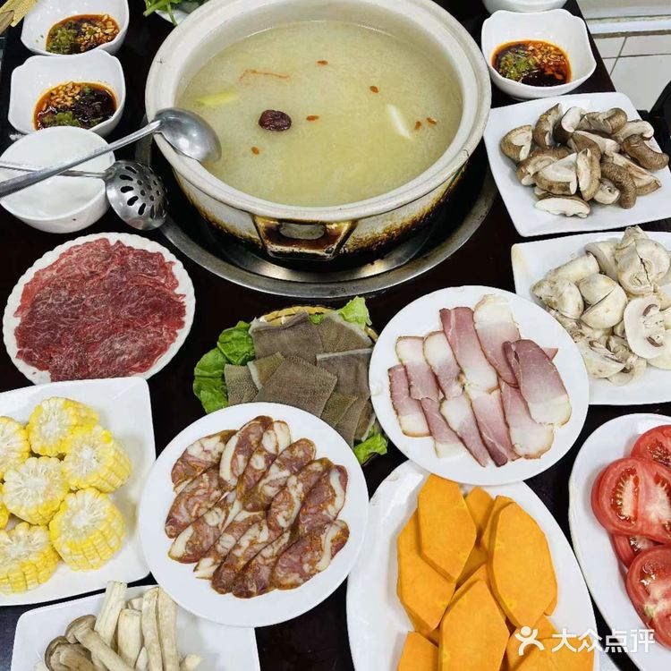 我还以为乐山就钵钵鸡好吃，没想到汤锅味道也正