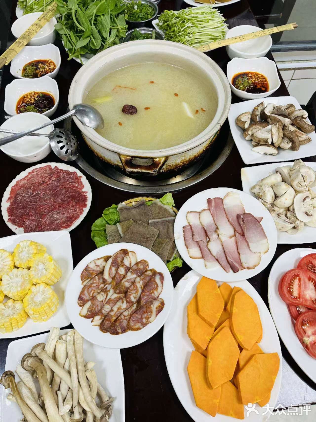 我还以为乐山就钵钵鸡好吃，没想到汤锅味道也正