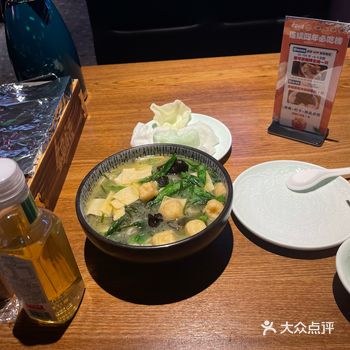 从外地来这边吃，麻辣烫确实不错，生蚝扇贝也是新鲜的