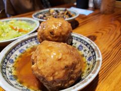 咸蛋黄狮子头-老外婆本帮面(塔城路店)