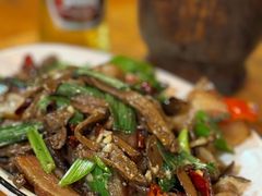 大脚菌炒腊肉-郑件洋芋饭庄