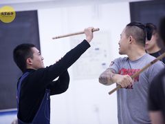 -菠萝格斗巴西柔术训练馆