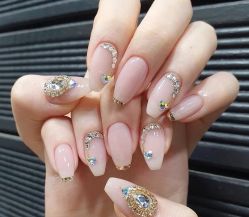 -悦指间美甲美睫