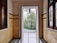 -Nathalie Djurberg与Hans Berg“牛皮纸包裹的月亮”-Prada荣宅当季展览