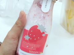 粒粒草莓鲜牛乳-YO!TEA有茶(坂田佳华领汇店)