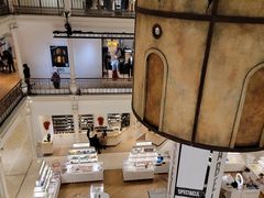 -乐蓬马歇百货公司(Rive Gauche)