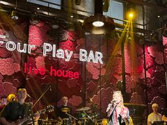 -FOUR PLAY BAR