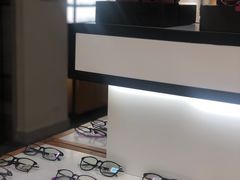 -LOGO眼镜·蔡司品牌折扣店(龙华清湖店)