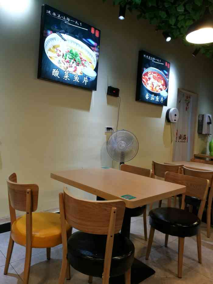 重庆小面-"开始点了一碗姜鸭面.老板人还不错,有比较.