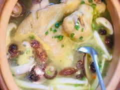 石耳炖土鸡-自游人·美食一楼·地道徽菜(三十年名店)