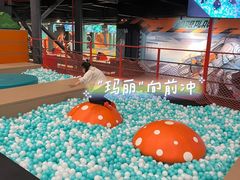 -极限PLAY运动娱乐新世界·团建派对潮玩休闲馆·室内蹦极高空游乐园