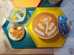 盖碗拿铁-茶是一枝花泡茶店
