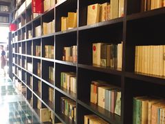 -钟书阁(松江泰晤士小镇店)