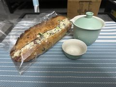 -天井·丑面包搭咖啡