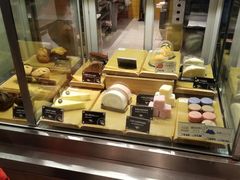 面包甜点陈列柜-麦当劳(新王府井店)