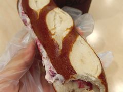 云南玫瑰乳酪碱水棒-PAOPAO Bakery&Café(港汇店)