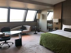 -上海滴水湖皇冠假日酒店