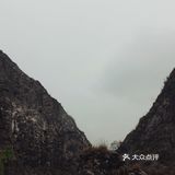 现在也风光不在，湖边的路被拦起来了，在整修