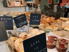 面包甜点陈列柜-仙峰天然面包(迎宾路店)