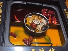 -老牌坊云南鱼豆花火锅(爱建店)