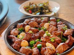 炉火烤梅肉-鲜小岛·铜锅涮肉