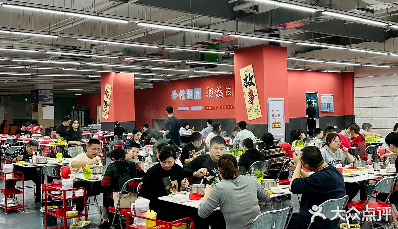 这大场面和闽南人办酒席一样？？