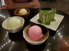 -莓园冰淇淋店