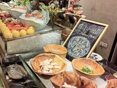 -广州万富希尔顿酒店·感趣自助餐厅·金秋蟹宴生蚝海鲜刺身