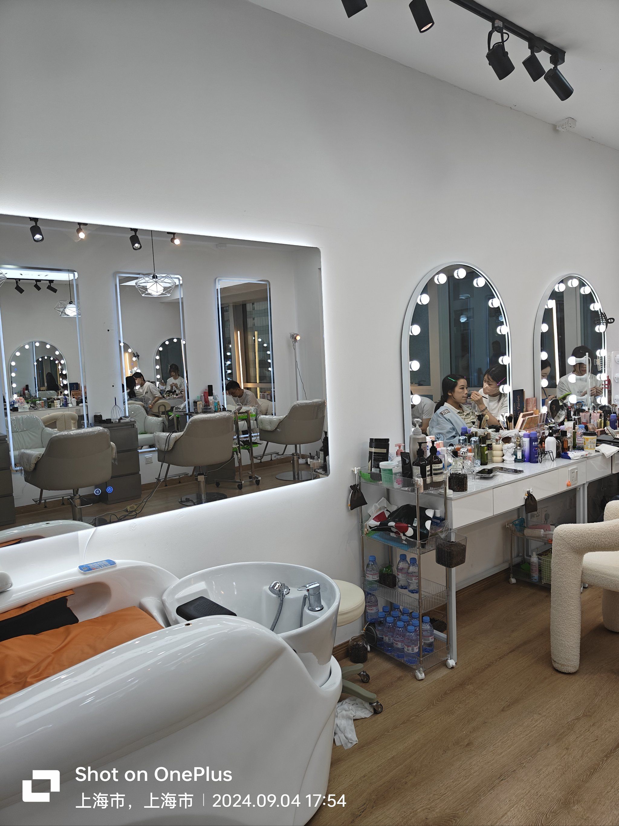 长寿路的一家小店,美发店很好