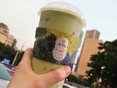 牛油果草莓卡式-野萃山·潮汕厚果汁(十亩地店)