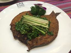 -香巴拉云南餐厅(华莱坞店)