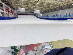 -乔波室内滑雪场