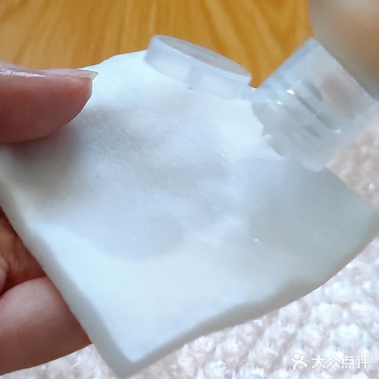 适合亚洲人肌肤的国货品牌完美日记卸妆水超好用