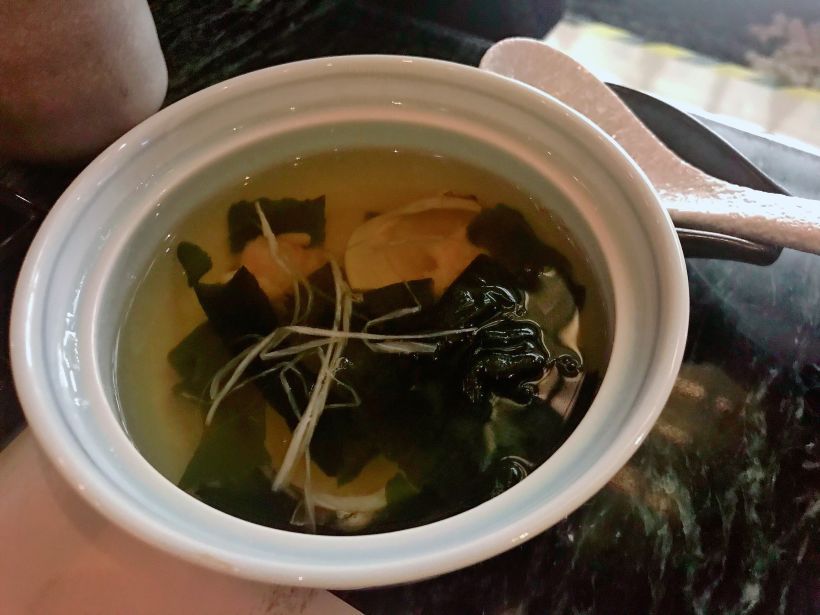 吸物:海草沙白汤 就很普通的汤 但是很解鹅肝的腻 还行