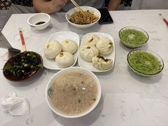 -李与白包子铺(桐梓林店)