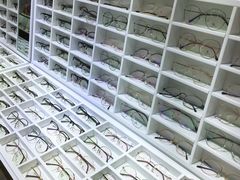 -臻美视爵眼镜·明月·依视路·蔡司折扣店(广渠门店)