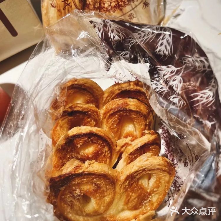 蝴蝶酥哪家好吃？上海国际饭店 VS 老香斋